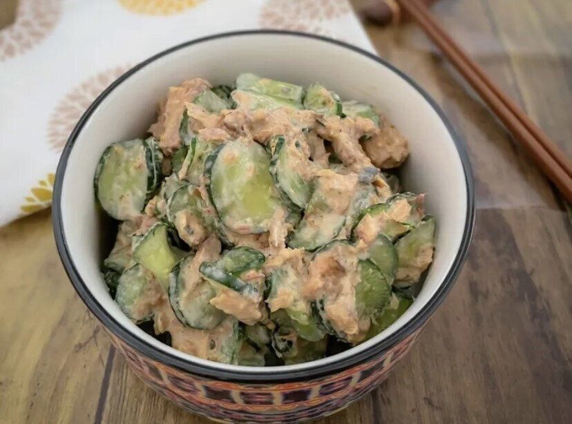 5分で完成なのにやみつきのおいしさ！きゅうりと鯖のごま味噌マヨ和え