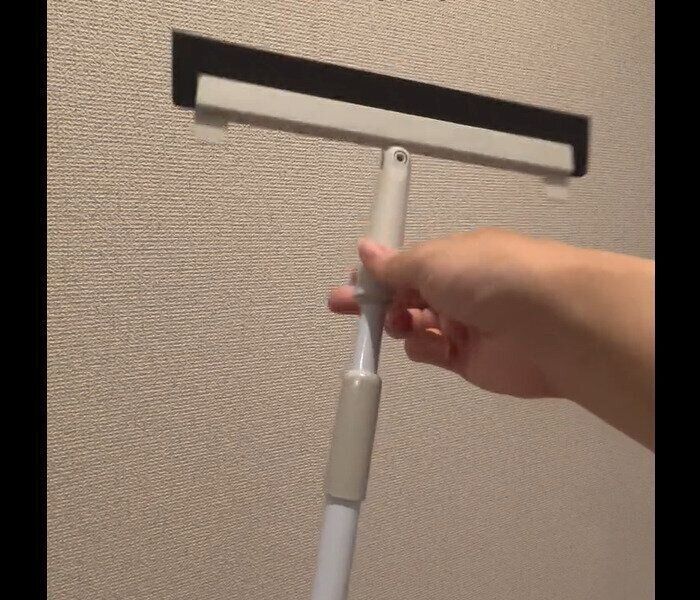 【セリア】インスタでバズった！フロアラバーほうき