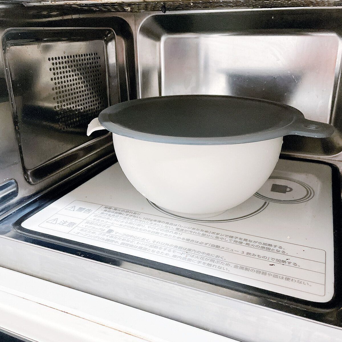 耐熱容器にシリコーン蓋を乗せてレンジへ