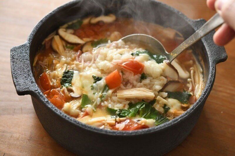 チーズたっぷりトマト雑炊