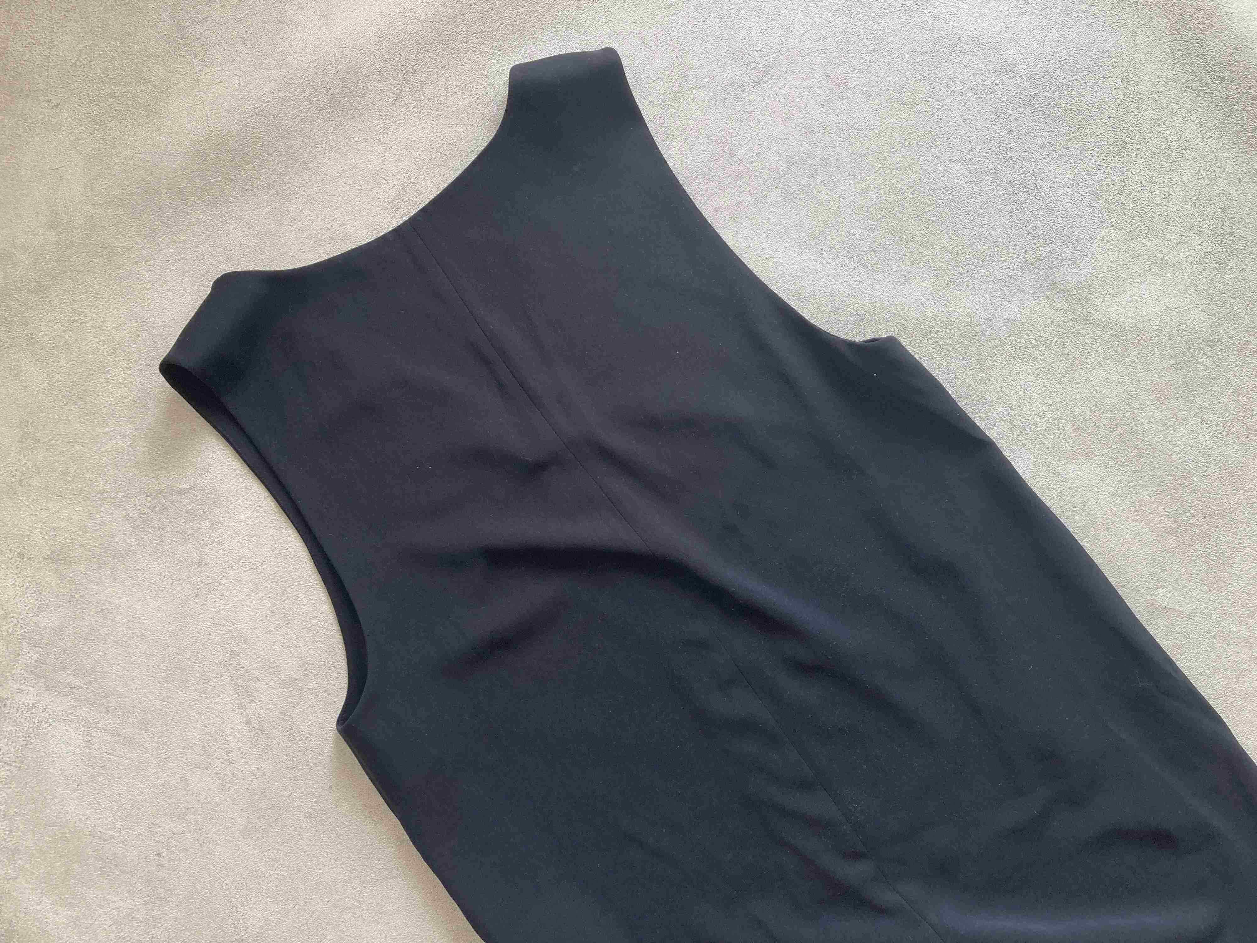 お腹まわりのプヨ！「ウエストインしない」派の40代正解コーデ