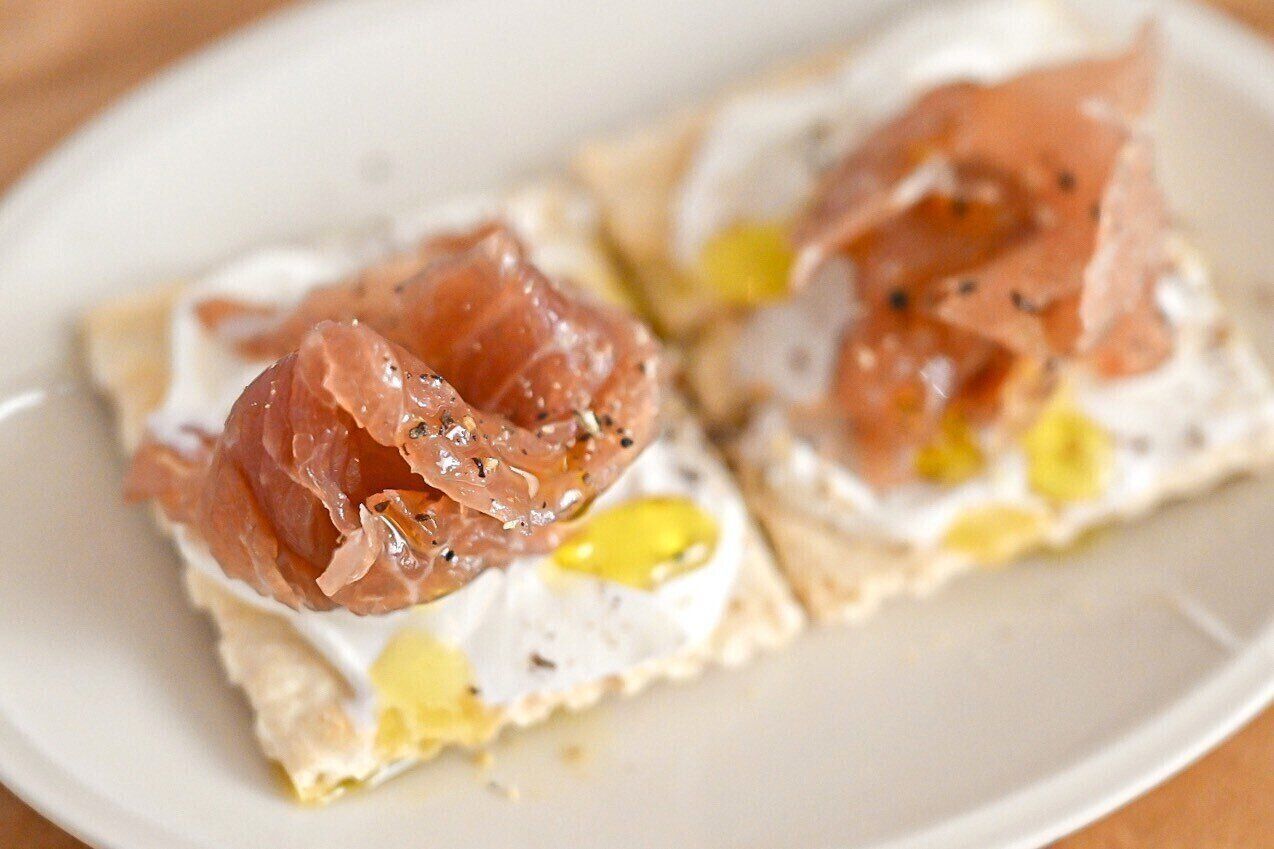 生ハムとマスカルポーネチーズのカナッペ