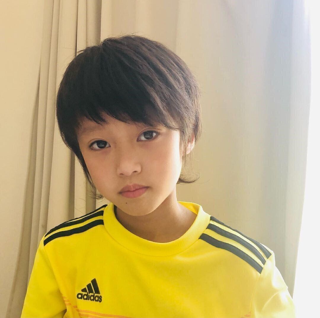 おしゃれ小学生男子の髪型・ヘアカタログ！えり足を外ハネにしたサッカー少年ヘア