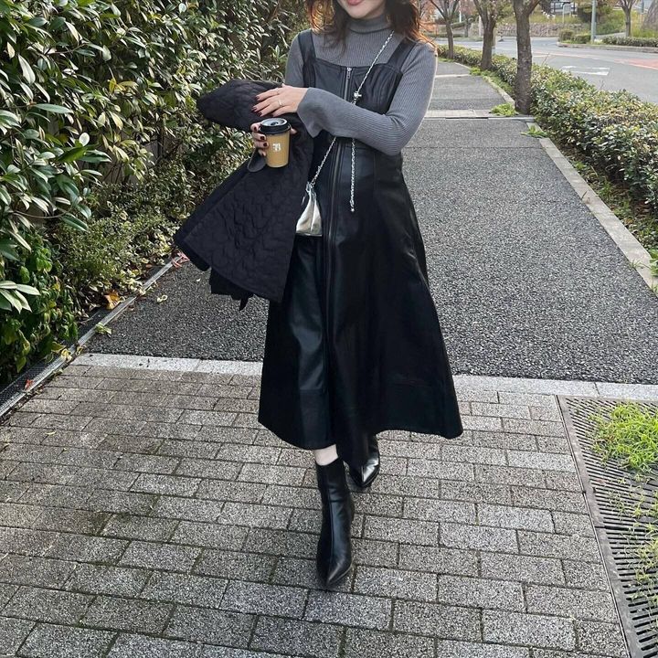 ママ友との集まりに!今年らしさ満点の華やかコーデ