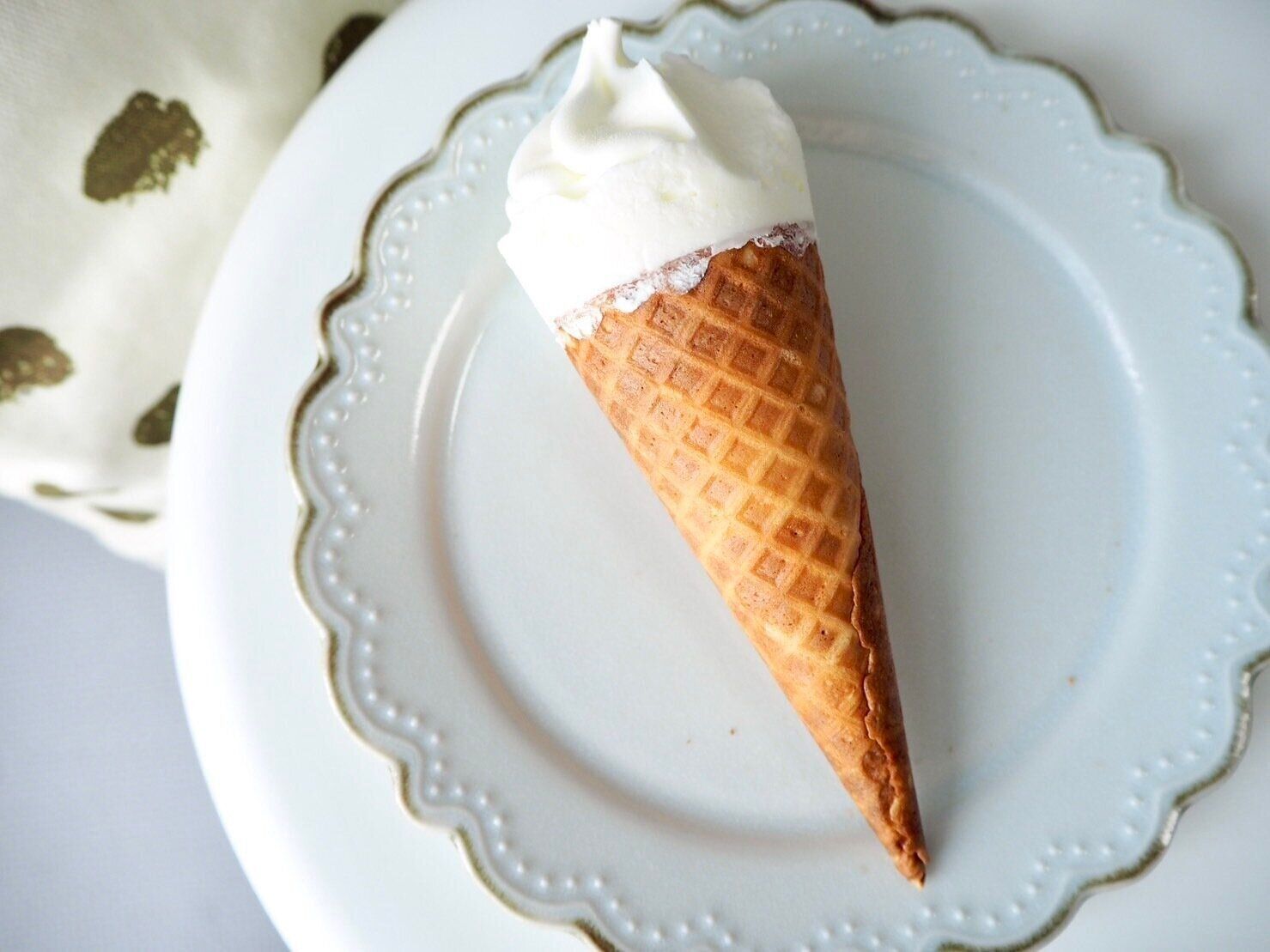 シャトレーゼ「フランス産3種のクリームチーズソフト」商品写真