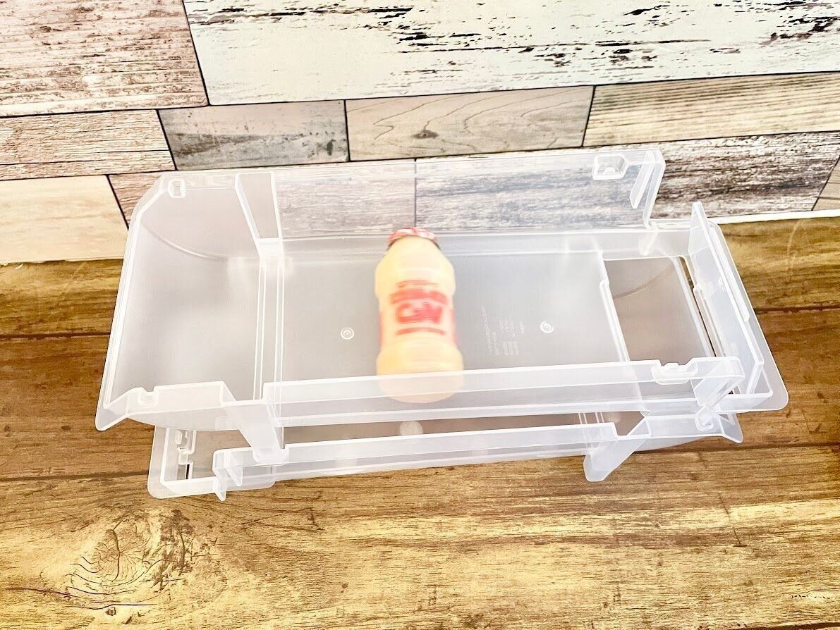 フラップを開けて乳酸菌飲料を入れる