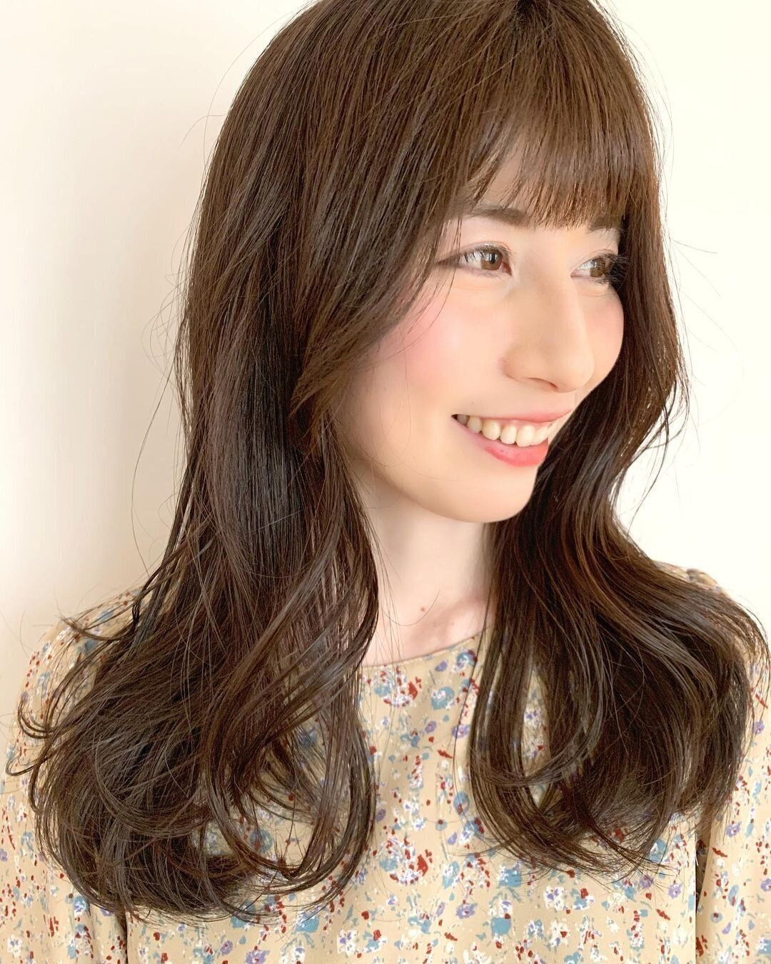 面長をカバーして美人40代に！巻き髪風のロングヘアで美しく！