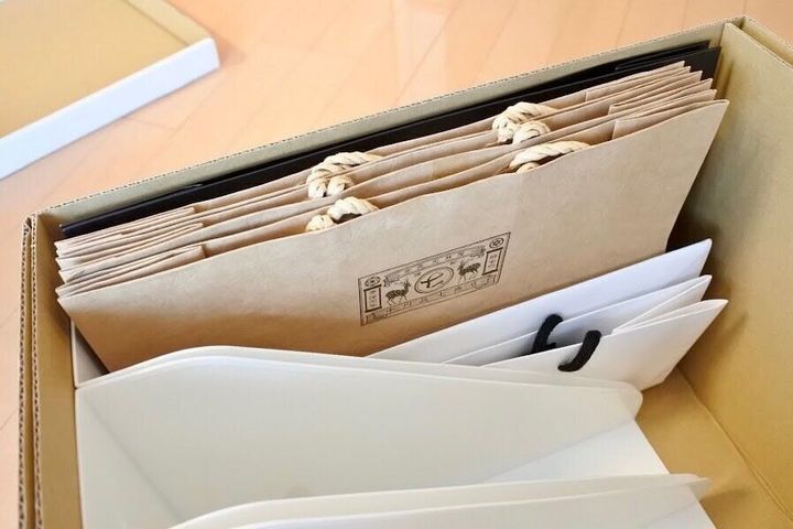 セリア 増えてしまいがちな紙袋収納はファイルスタンドを使えばスッキリ サンキュ セリア 増えてしまいがちな紙袋収納はファイルスタンドを使えばスッキリ サンキュ