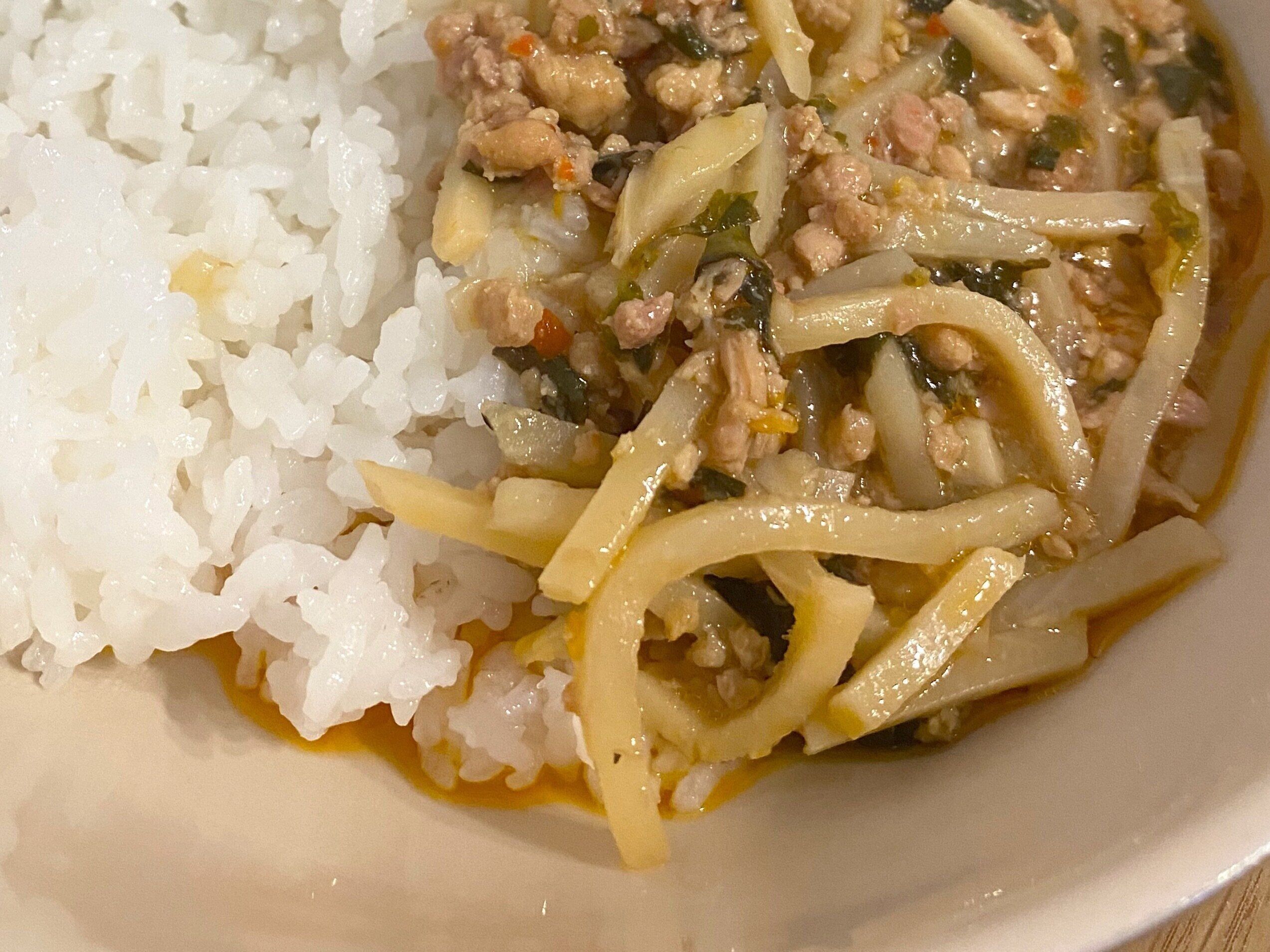 鶏肉のバジルチリ炒め（バジルチリチキンガパオ）