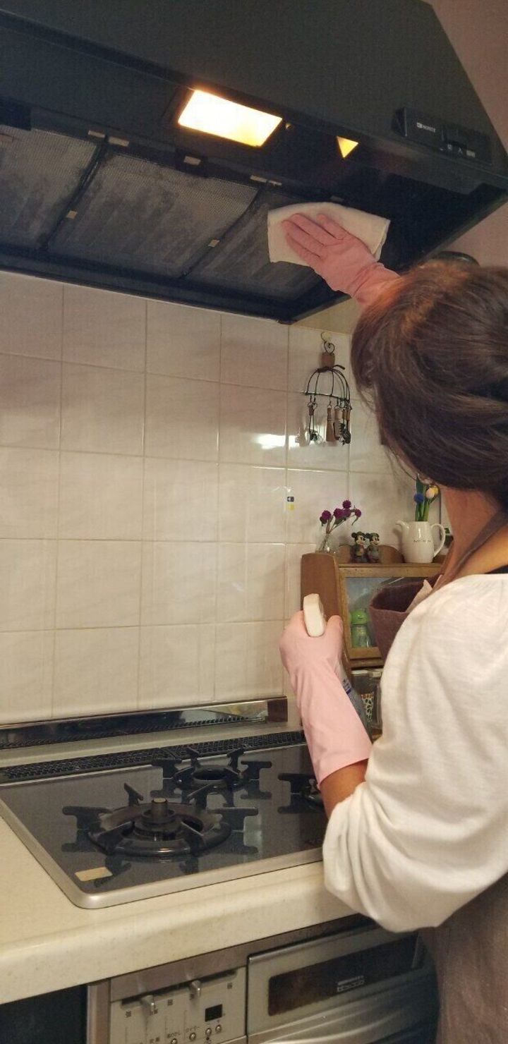 ガスコンロ掃除は重曹で コンロ周りや五徳の油汚れの落とし方を解説 カジタク イオングループ