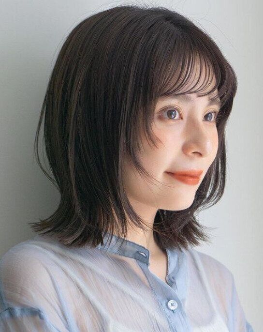 フェイスラインのレイヤーがポイント！透明感のある外ハネボブ