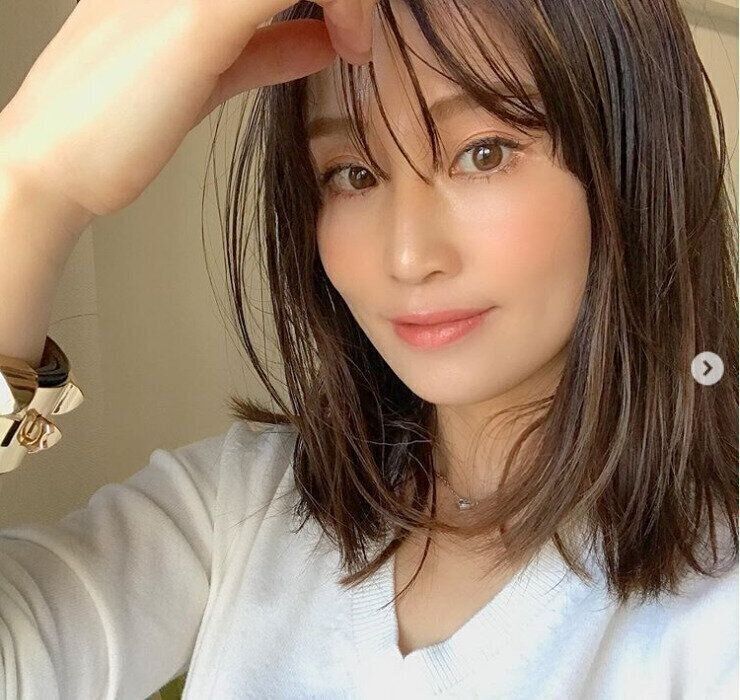 40代女性に似合う髪形　セミロング/ミディアムヘア