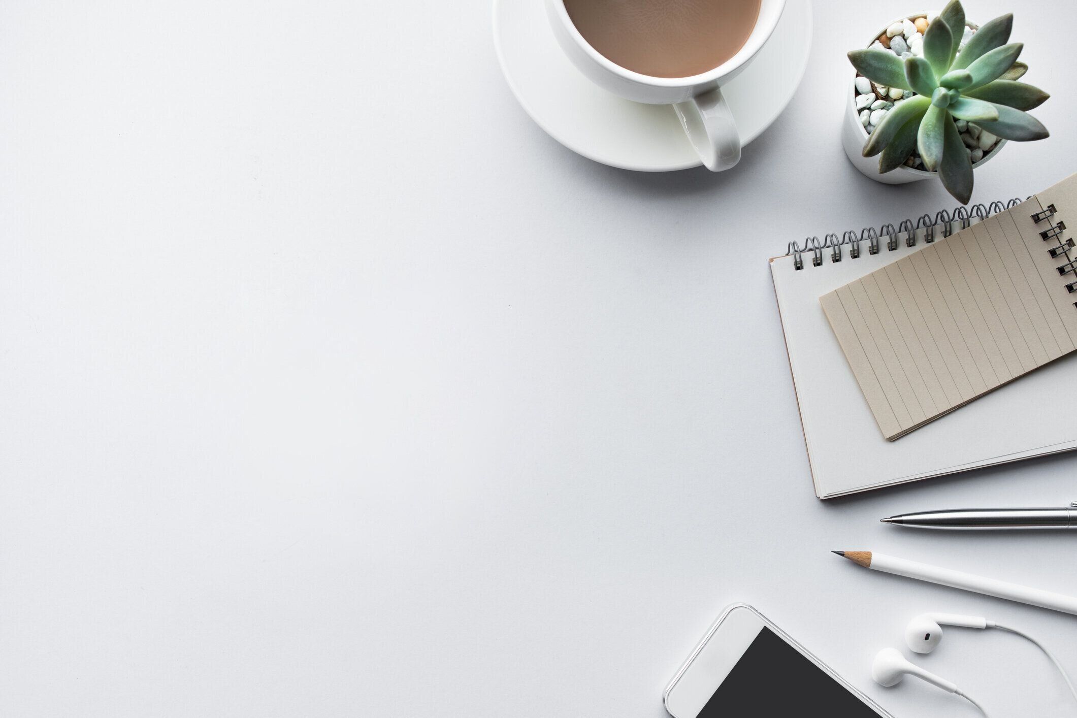 ビジネス用テーブル トップ ホワイトに事務用品をモック付き