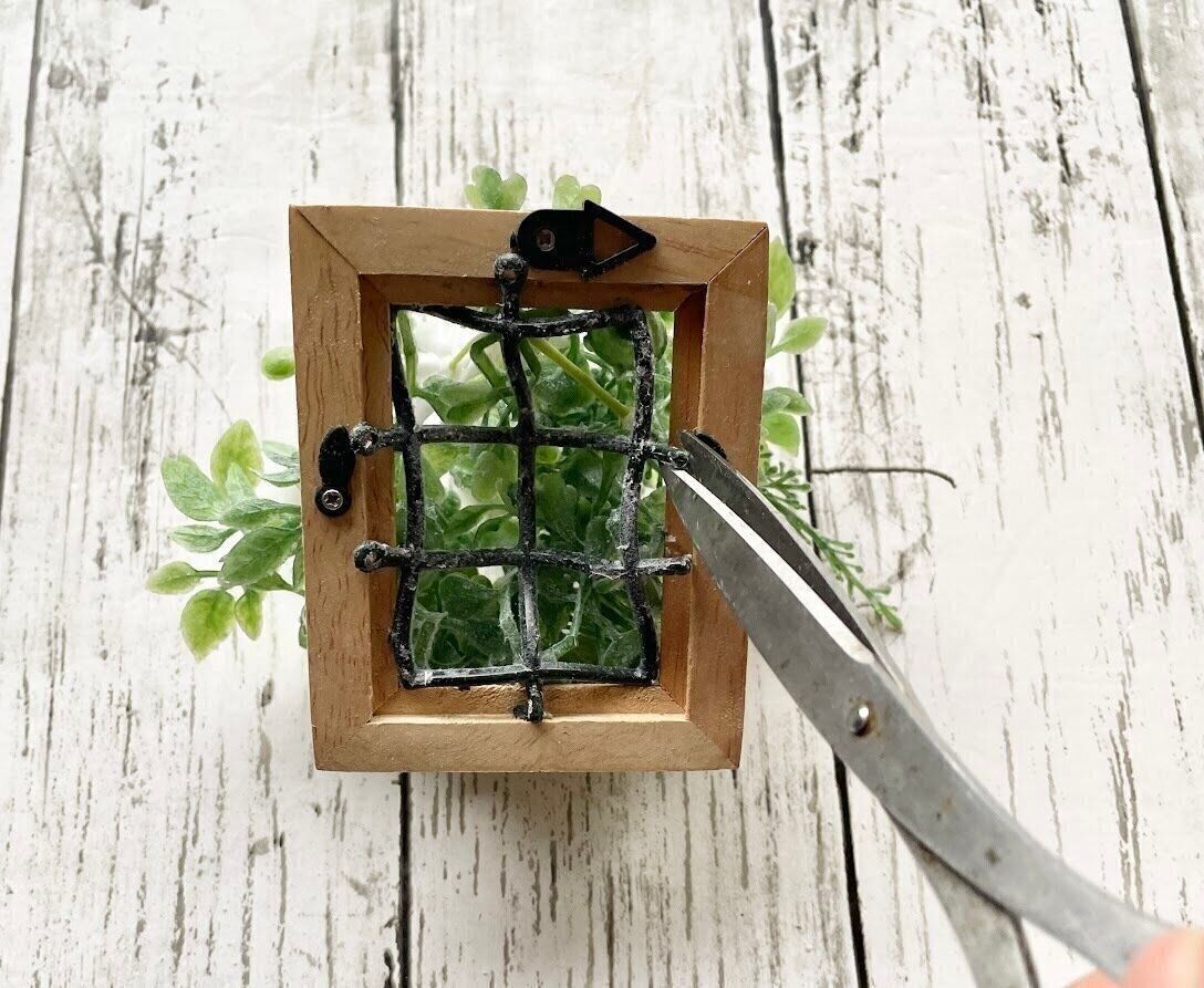 グリーンマットをはめたウッドフレームの裏側