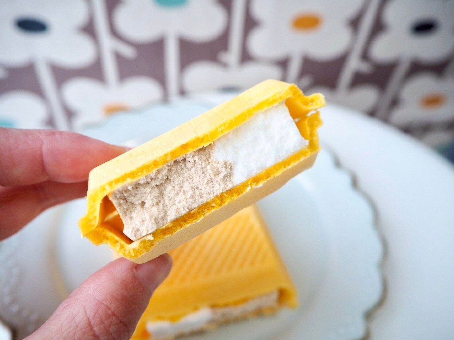 シャトレーゼ「アイスモナカバニラ＆コーヒー」断面写真