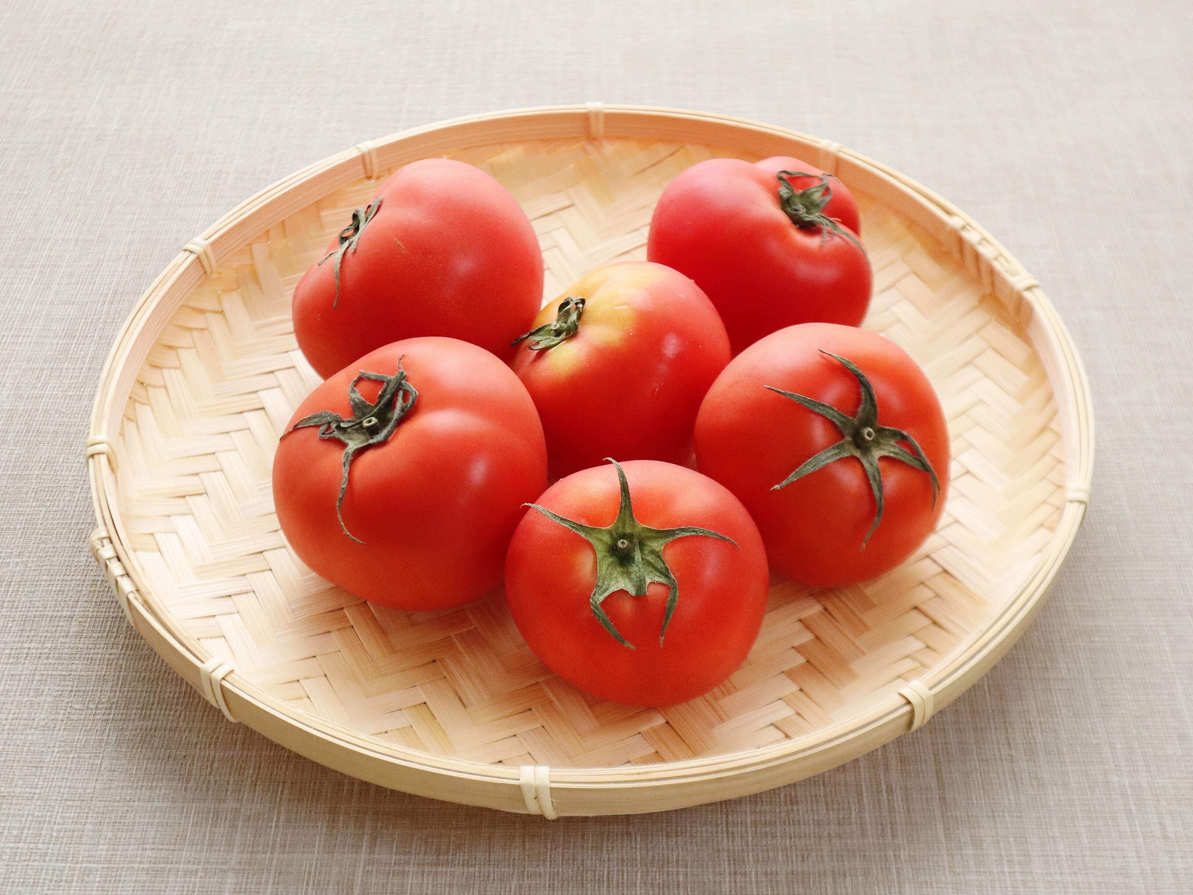 旬の「トマト」スーパーで買うときにおいしいものを見分けるコツとは？