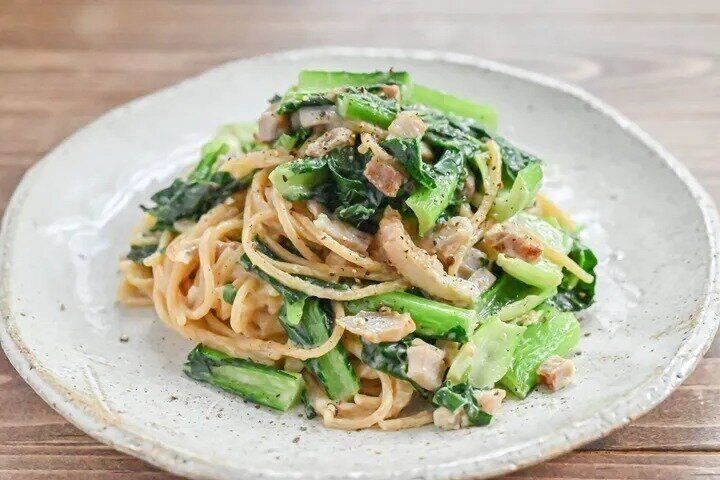 小松菜とベーコンのクリームパスタ