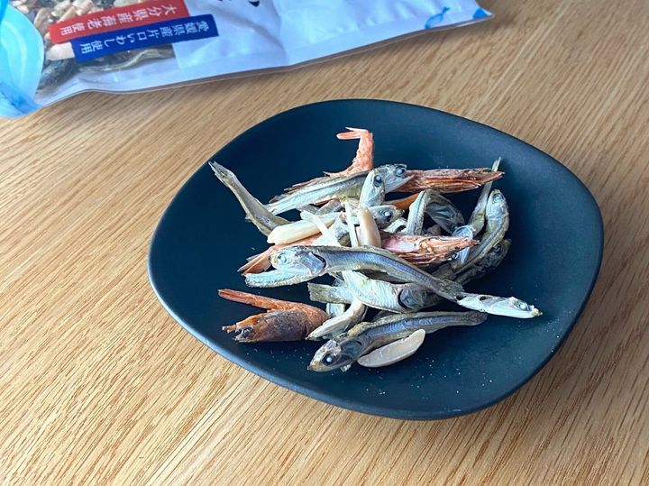 食べる小魚と海老とアーモンド