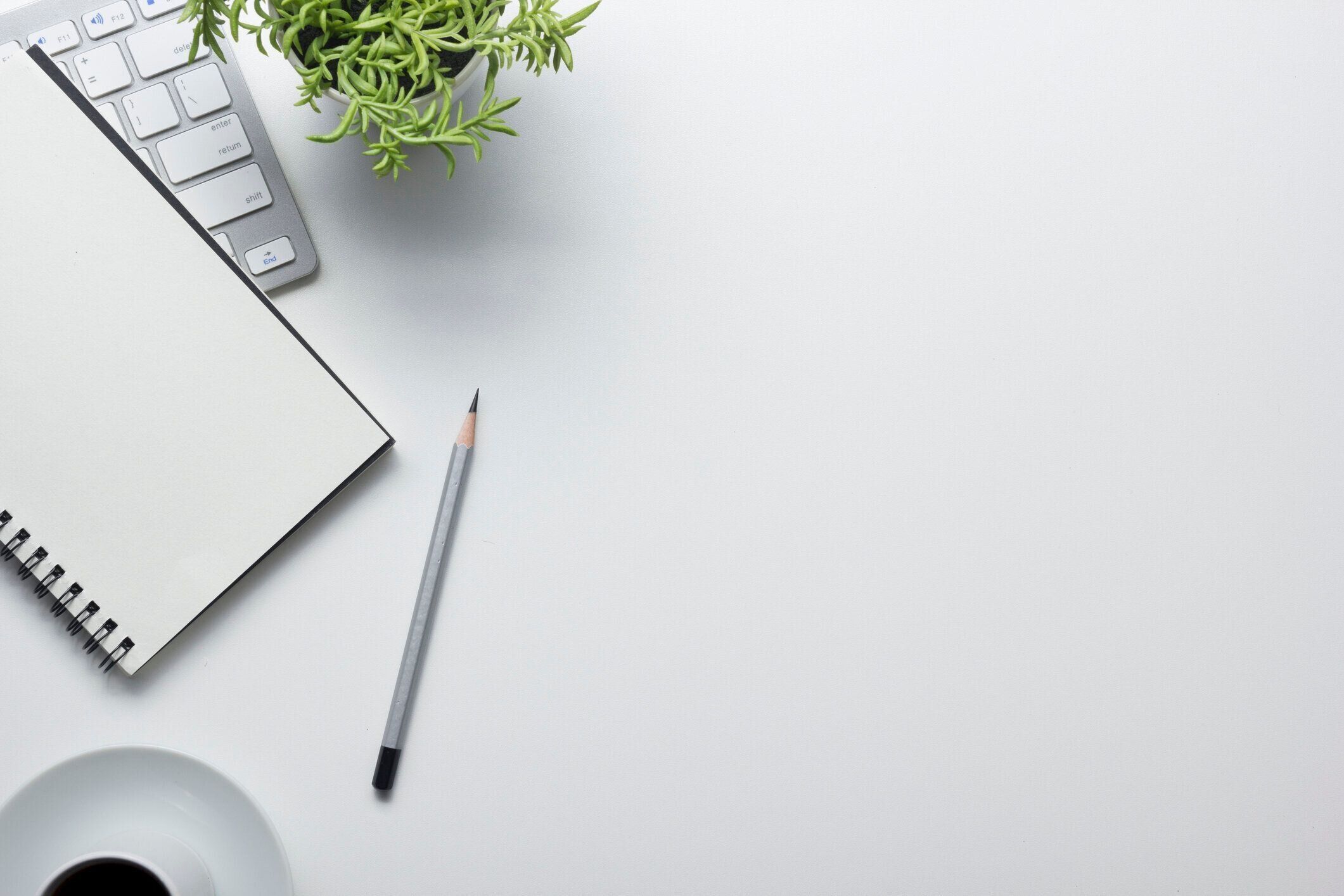 オフィス デスク テーブル用品。フラット レイアウト ビジネスワークプレイスとオブジェクト。平面図です。コピーのテキストのための領域