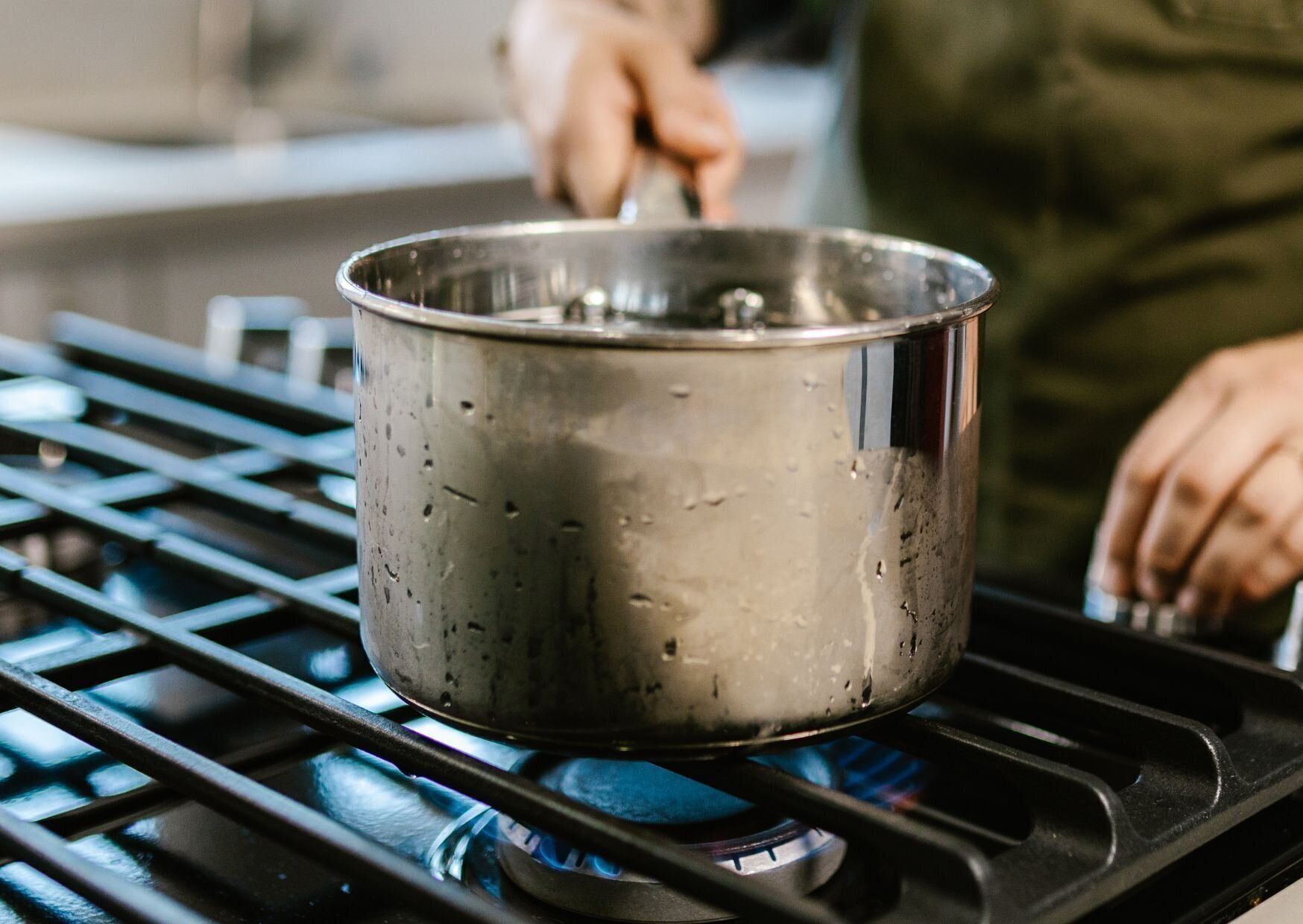 ガスコンロと鍋