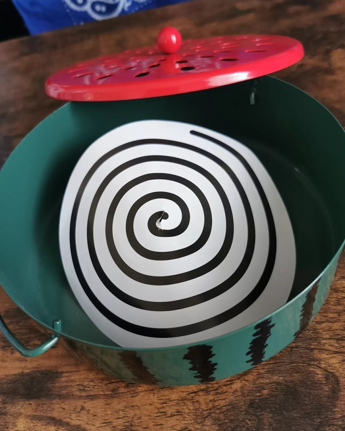 【ニトリ】かわいいスイカデザインの蚊取り線香はガーデニングにも重宝