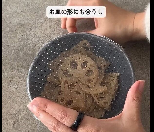 【ダイソー】繰り返し使えて便利！シリコーン伸びラップ