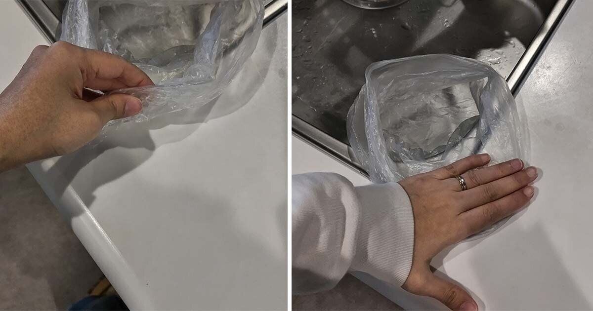 吸盤シートとゴミ袋をシンクに貼りつける