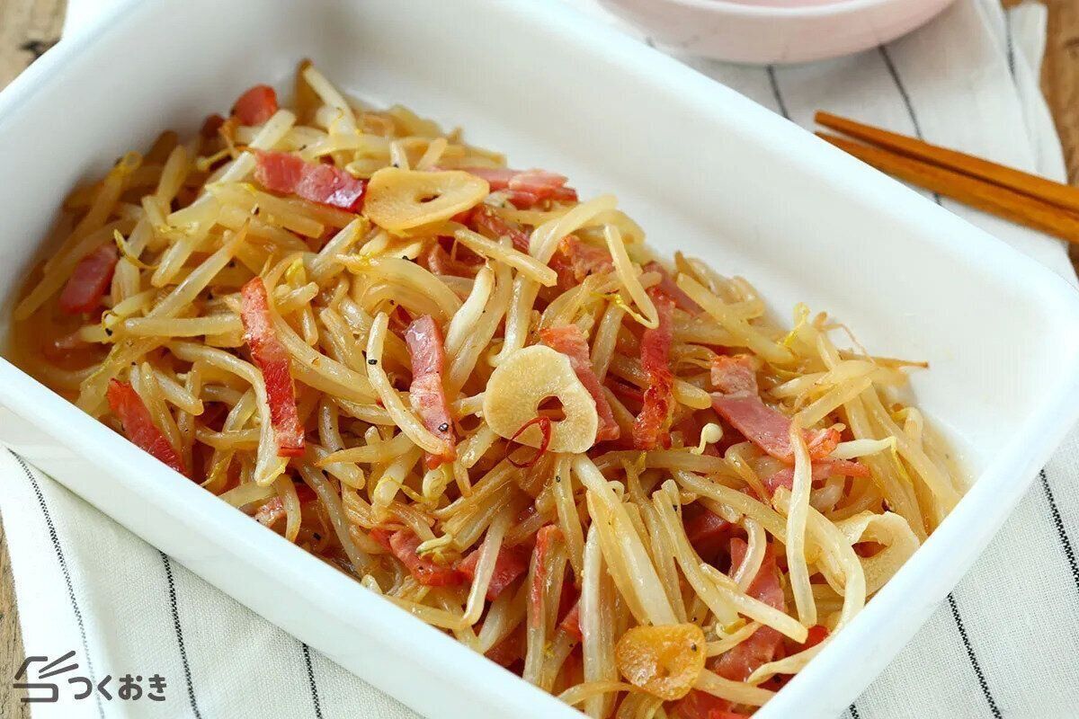 もやしとベーコンのにんにく醤油炒め