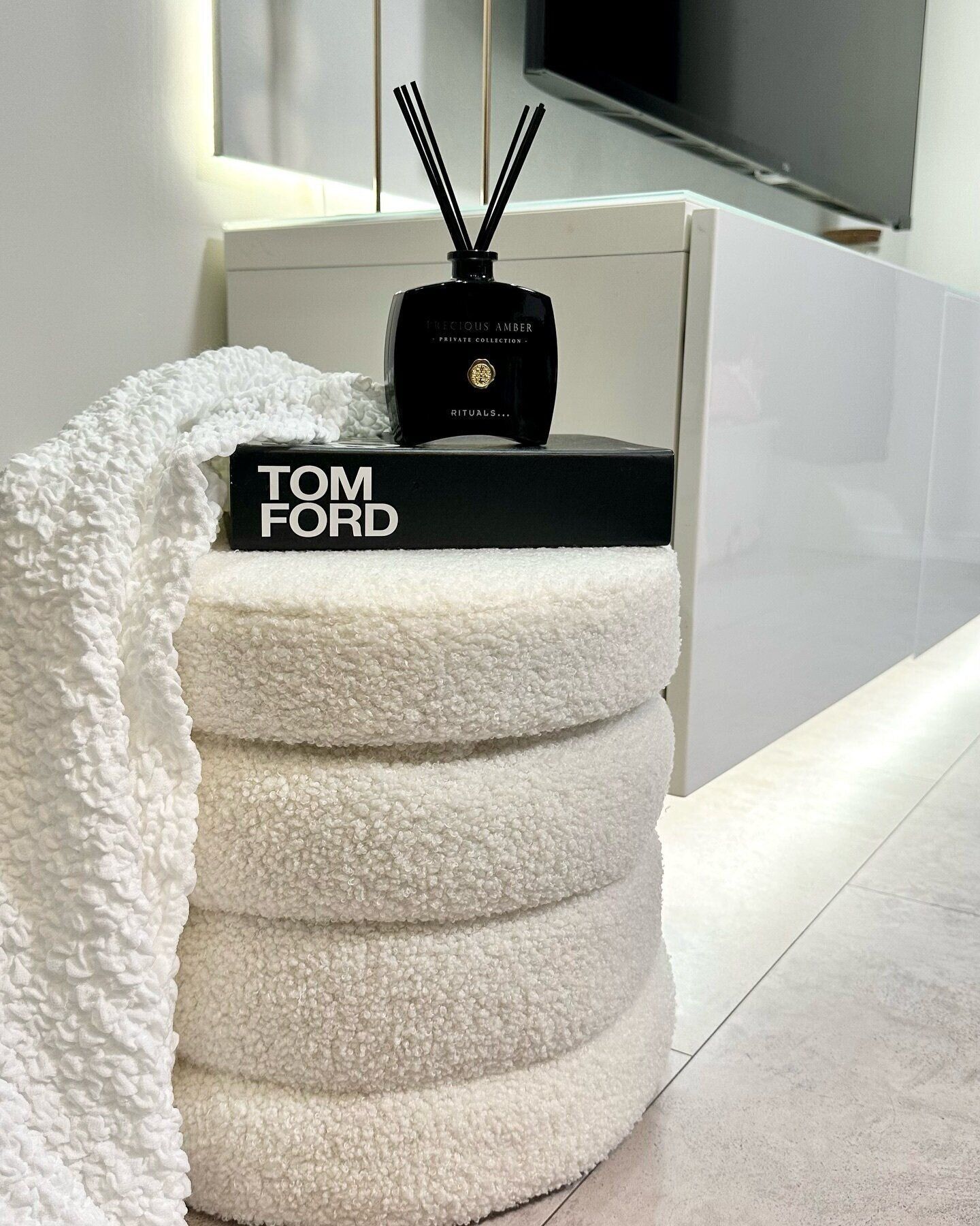 置くだけでおしゃれ！「ニュアンススツール」