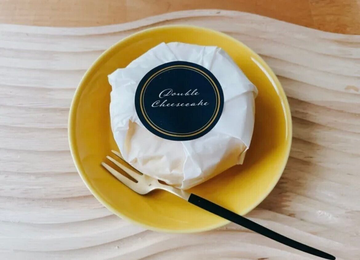 おしゃれなパッケージのダブルチーズケーキ