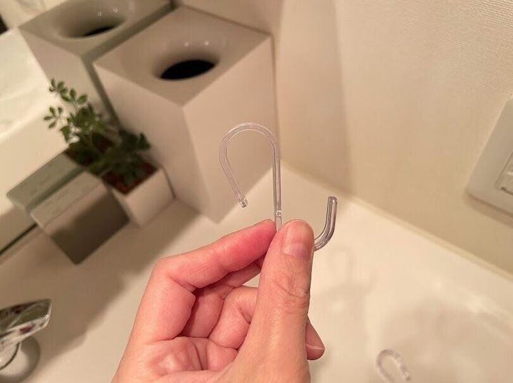 セリア ひっかけ収納のプチストレス解消 透明で目立ちにくいバスフック サンキュ セリア ひっかけ収納のプチストレス解消 透明で目立ちにくいバスフック サンキュ