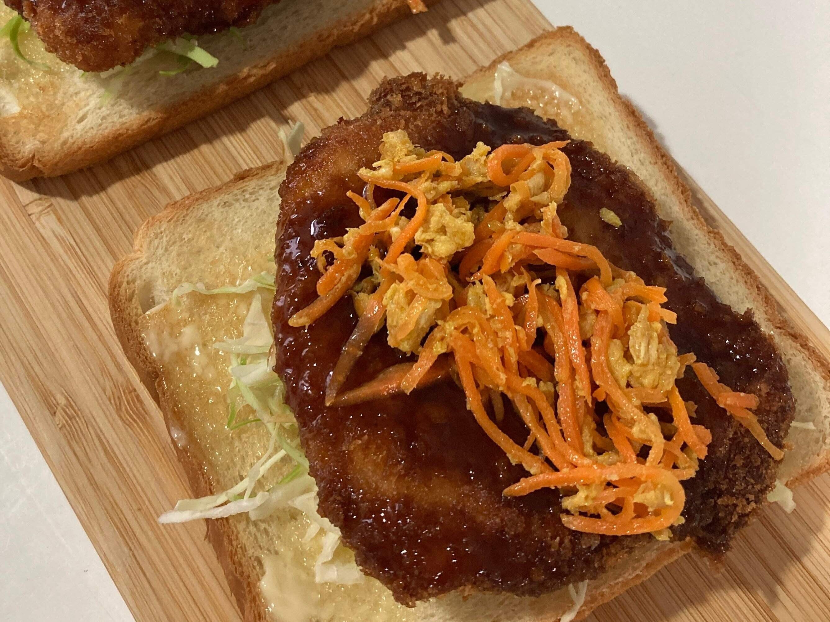 カツサンドの挟んだカレーしりしり