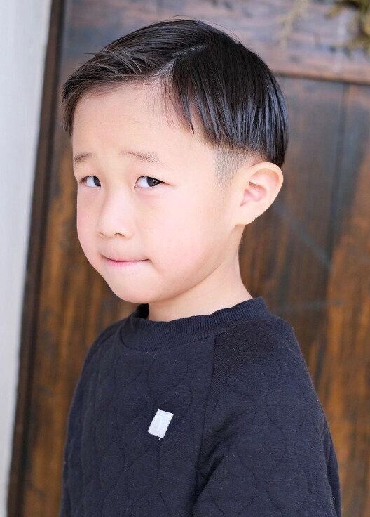 ぱつっとしたラインがクール！刈り上げマッシュ