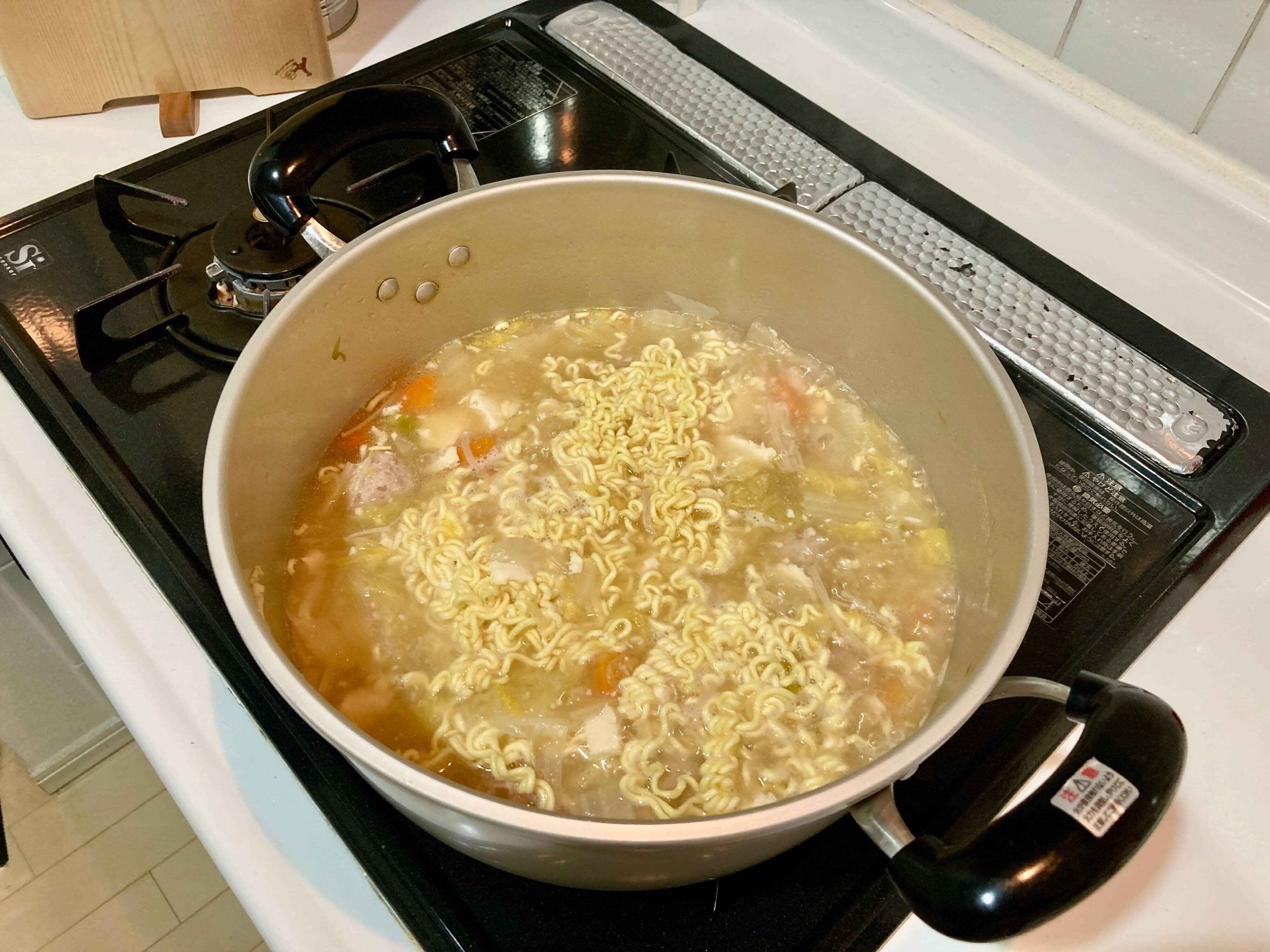 お鍋のシメに入れたサリ麺
