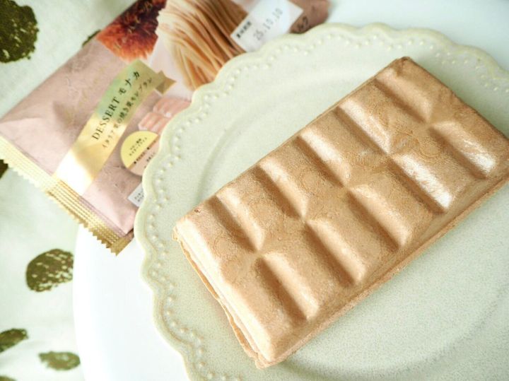 シャトレーゼ「DESSERTモナカ イタリア栗の焼き栗モンブラン」開封後写真