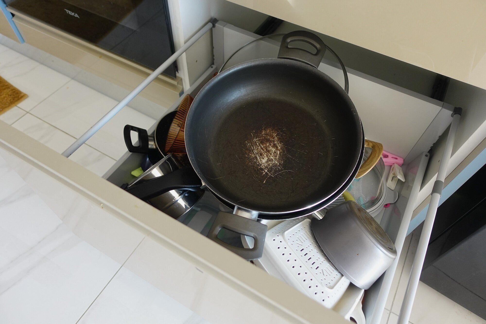 キッチンにコレあったら捨てて！捨てたら金運がアップするもの【Dr.コパの風水解説】