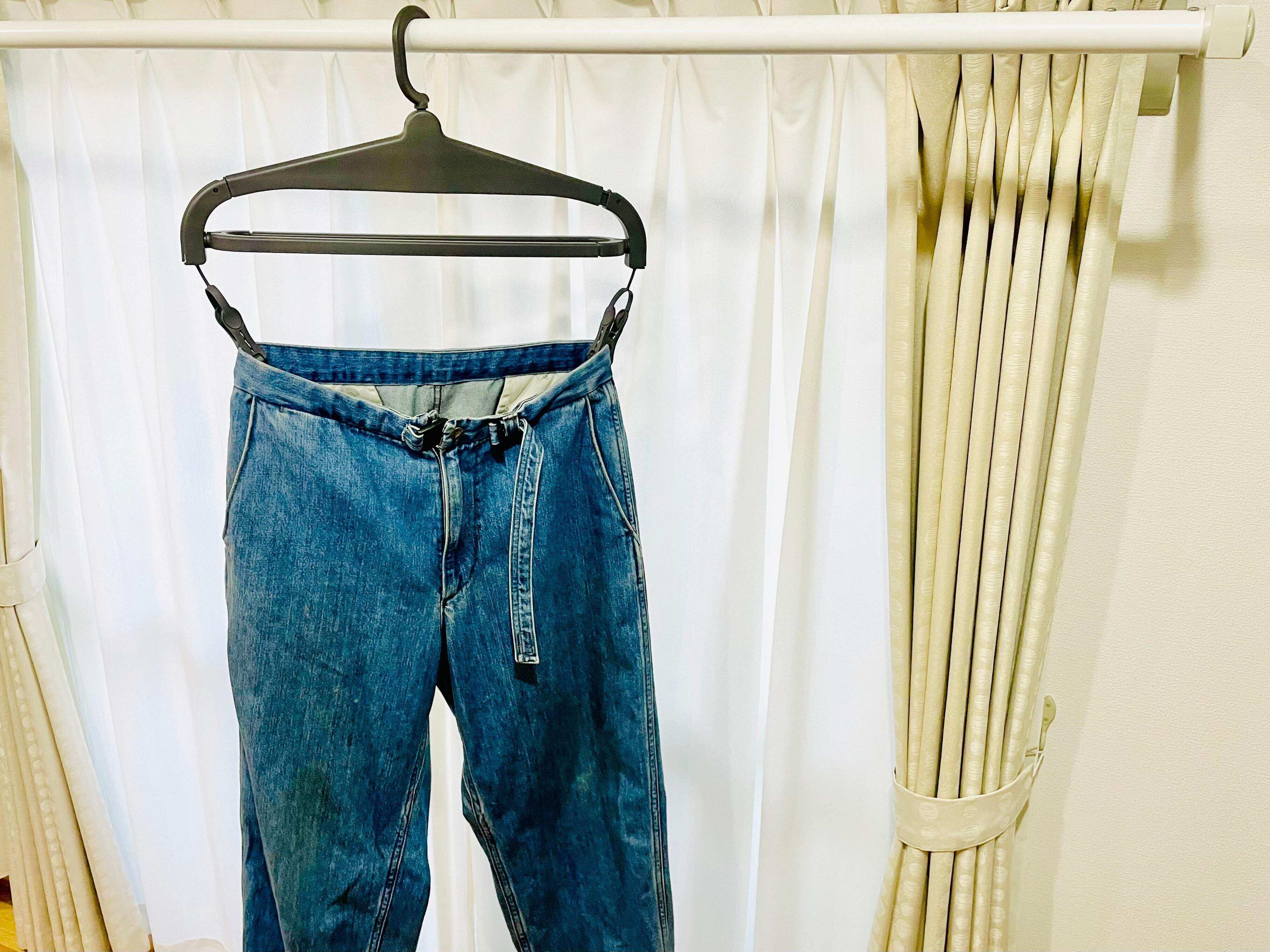 デニムも干せるカインズのハンガー