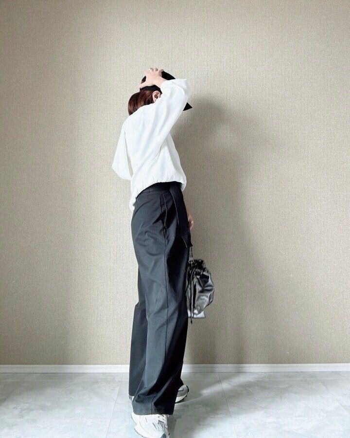 GU ベルテッドワイドパンツ