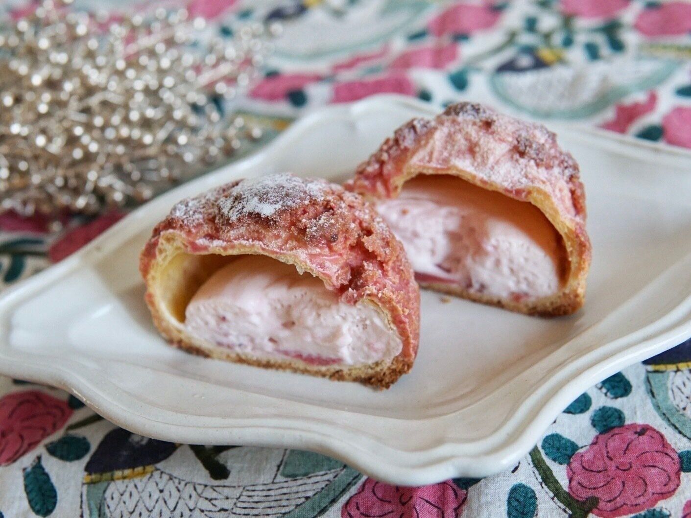 いちごミルクのクッキーシュー