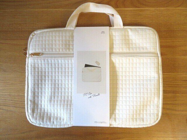 「取っ手付き　PCケース」（税込880円）