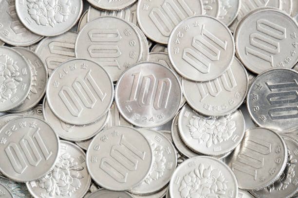 日本の 100 円玉ボール