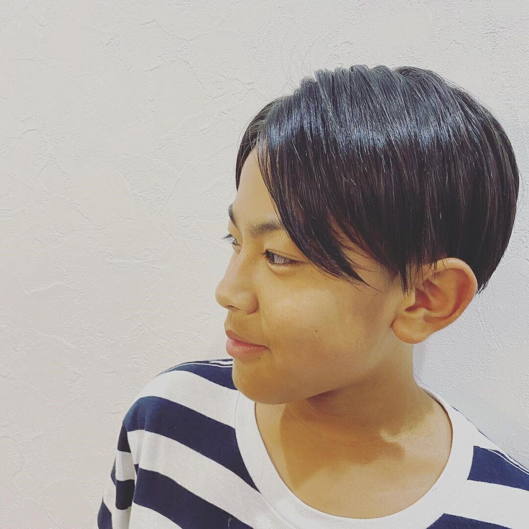 おしゃれ小学生男子の髪型・ヘアカタログ！大人っぽさ◎のセンターパートスタイル