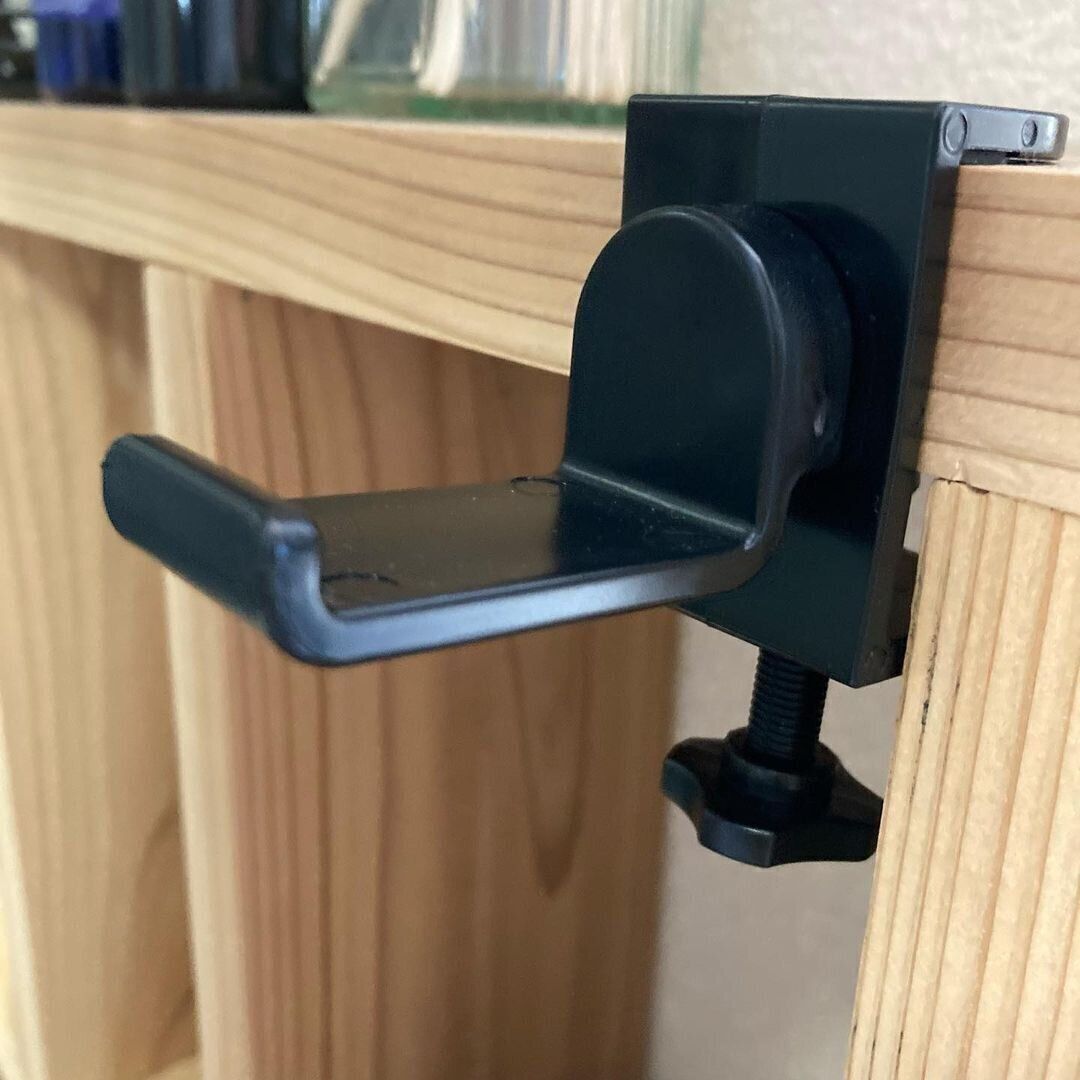 【セリア】挟んで固定クランプフックがなかなか優秀