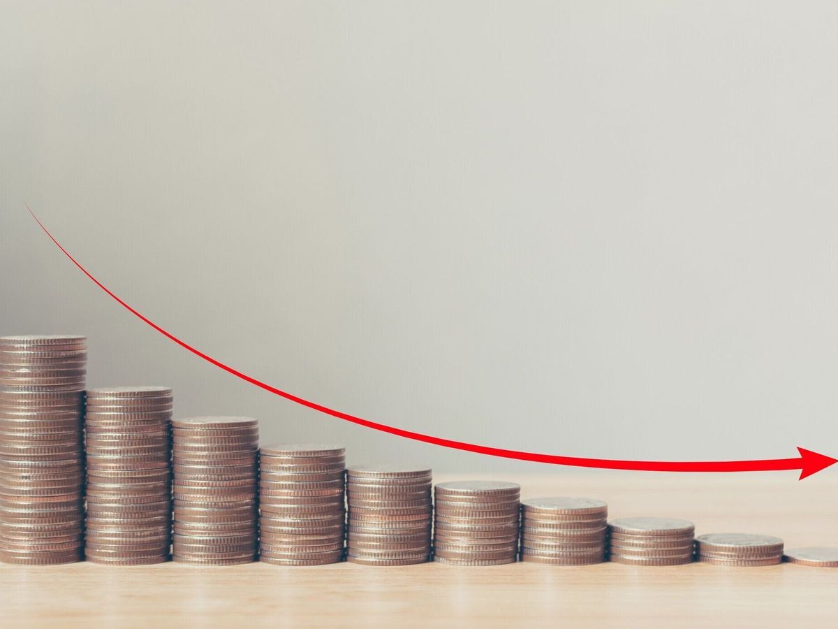 赤い矢印付きコインスタックステップダウングラフ、リスク管理事業の財務投資、コピースペース