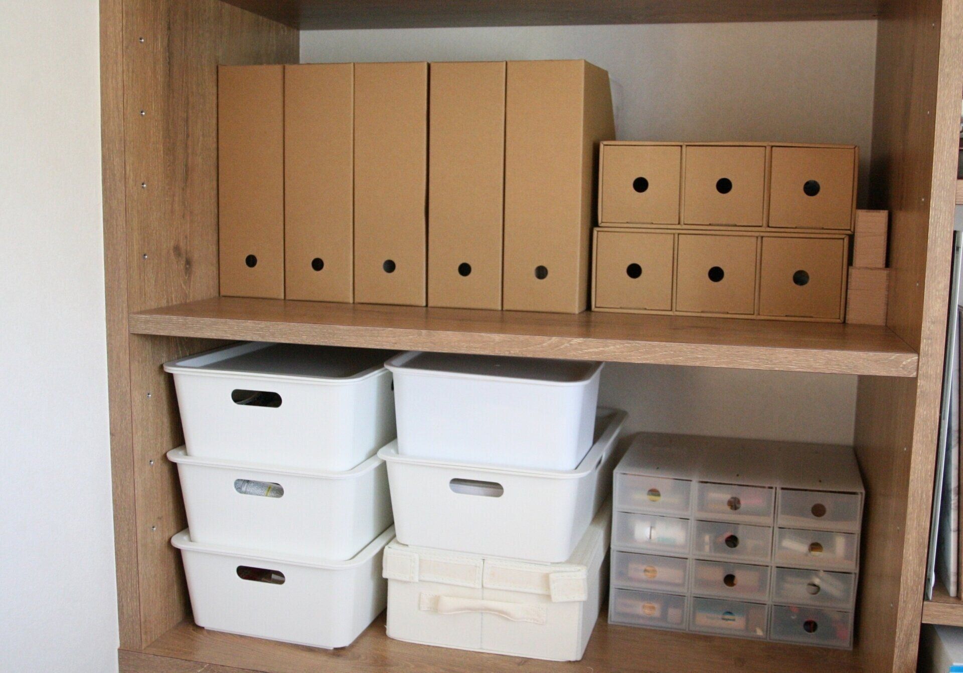 2．フタ付きの収納用品