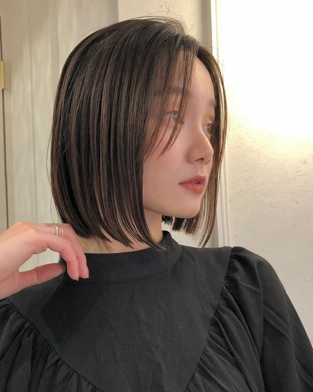 40代丸顔に似合うヘアスタイル 透明感あるストレートボブ