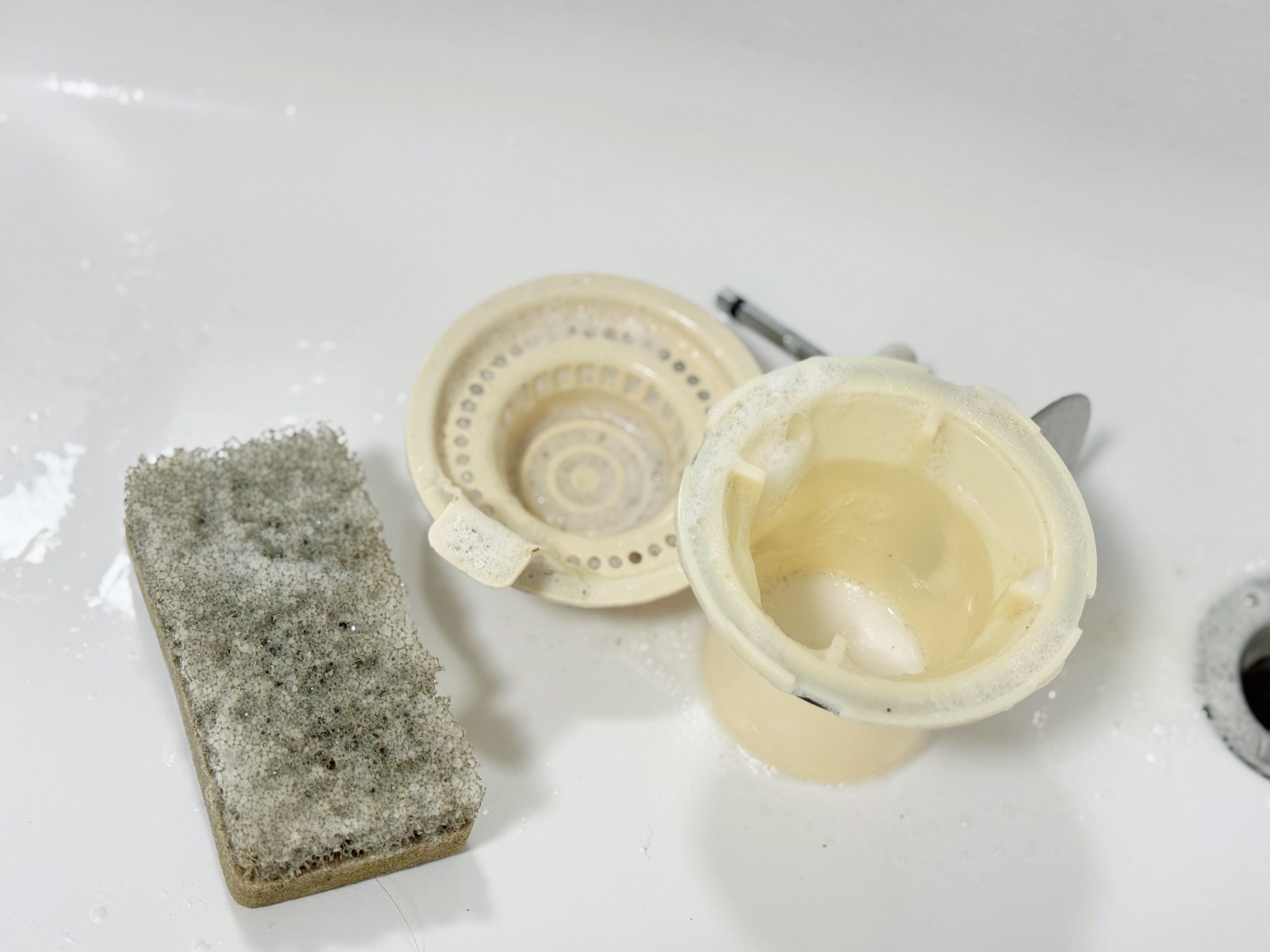 3. 排水口の掃除に