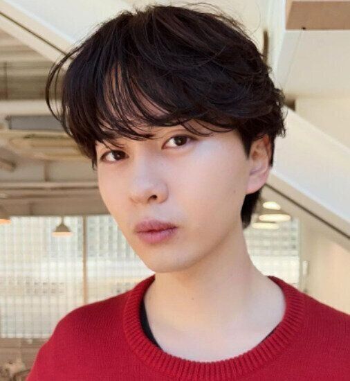 高校生の男の子に似合うヘアスタイル。韓国アイドル風シースルーマッシュ