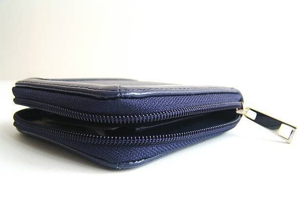 ブルーのハンドバッグ