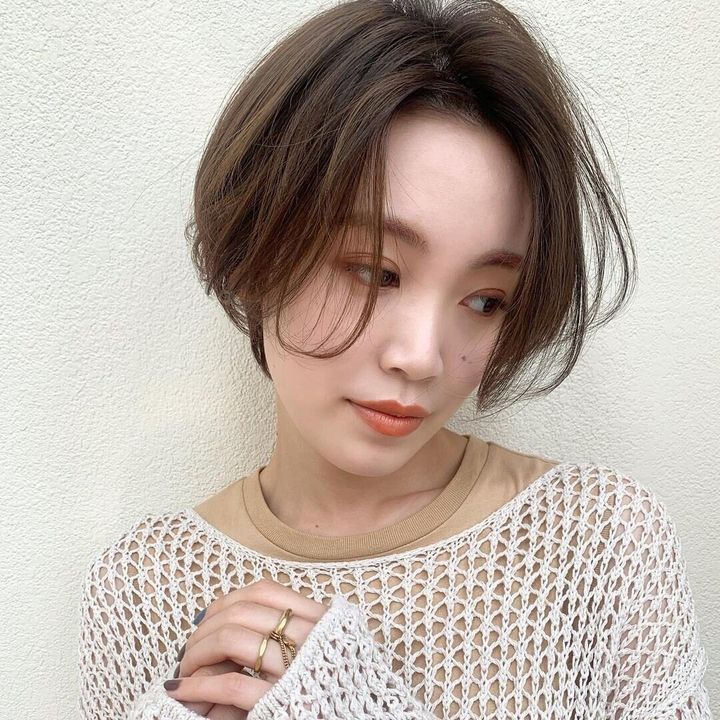 40代丸顔に似合うヘアスタイル ハンサムショートでデキる女性に!